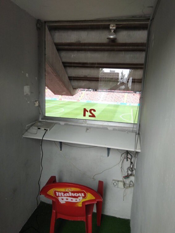 FernandoSebas73's tweet photo. Seis horas esperando para poder comprar una entrada de un Rayo-Getafe de un sábado a la hora de comer, y otras dos horas esperando para ver la presentación de un futbolista.
Soy incapaz de medir sentimientos, pero si este club estuviese bien gestionado... https://t.co/vXA6mIViF6