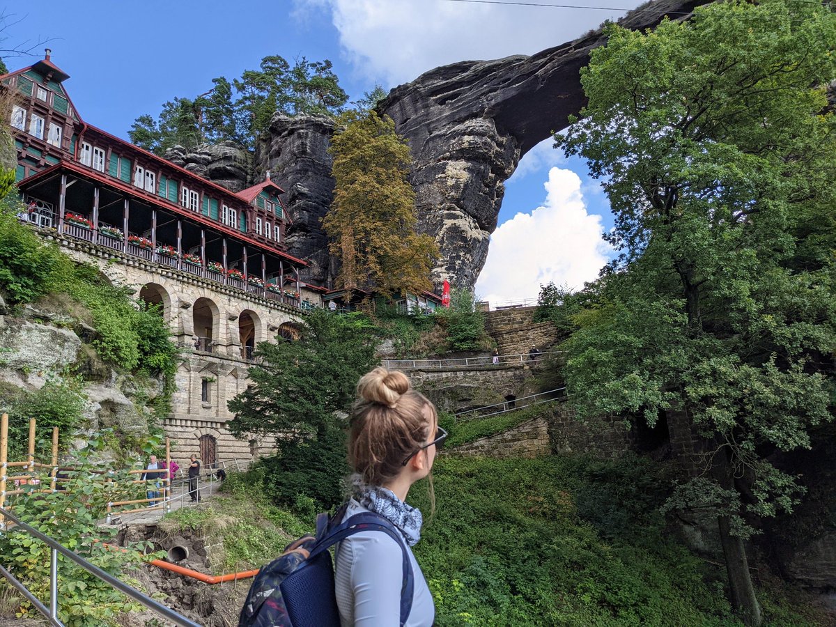 TravelTwoEat's tweet photo. Im neuesten Blogpost auf  https://t.co/rbQMHCSbD1 gibt's jede Menge Tipps und Infos zu unserem Kurztrip in die
#BöhmischeSchweiz. Wir sind u.a. zum #Prebischtor gewandert und haben #Decin erkundet. Dort habe ich sogar veganes Essen gefunden 😊. #elbsandsteingebirge #vegan https://t.co/EiFCrK5eF4