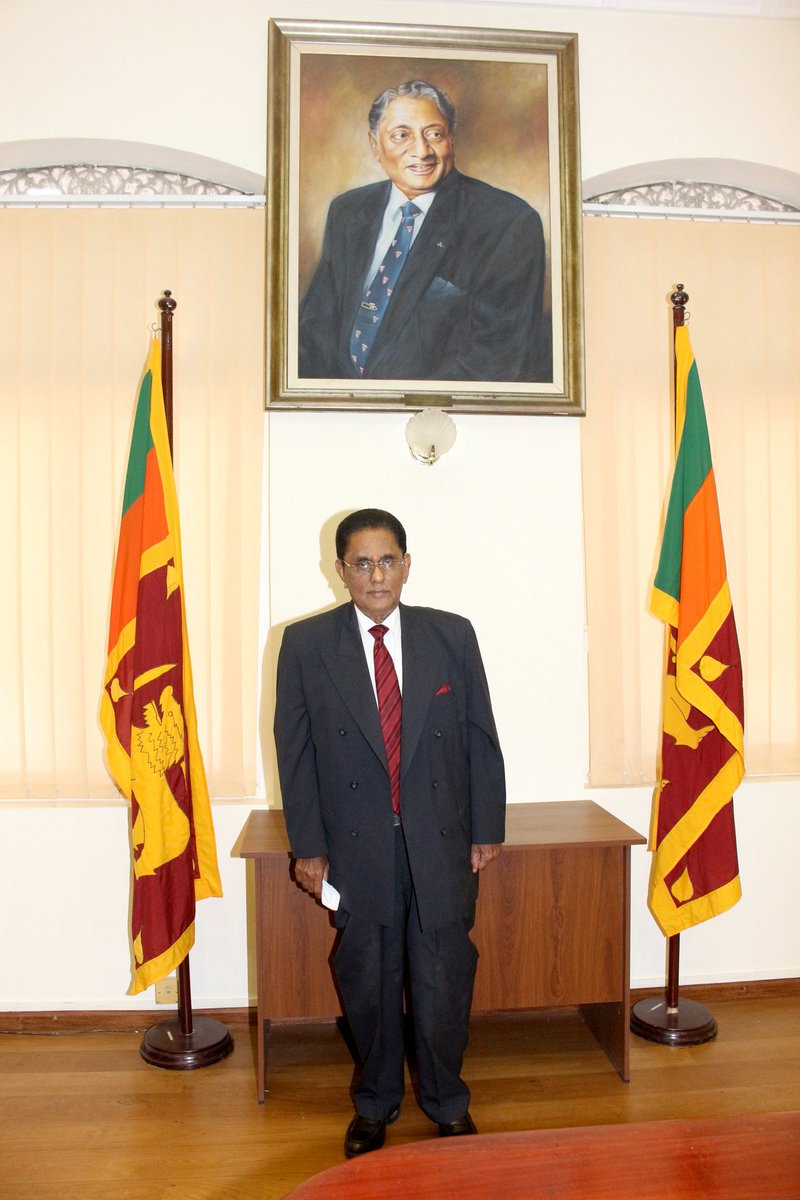 MFA_SriLanka's tweet photo. The new Executive Director assumes duties at the Lakshman Kadirgamar Institute for International Relations and Strategic Studies
Full Media Release at: https://t.co/qKvoG8tIuU
#LKIIRSS #DiplomacyLk #lka #SriLanka https://t.co/4ALb9lo6Dt