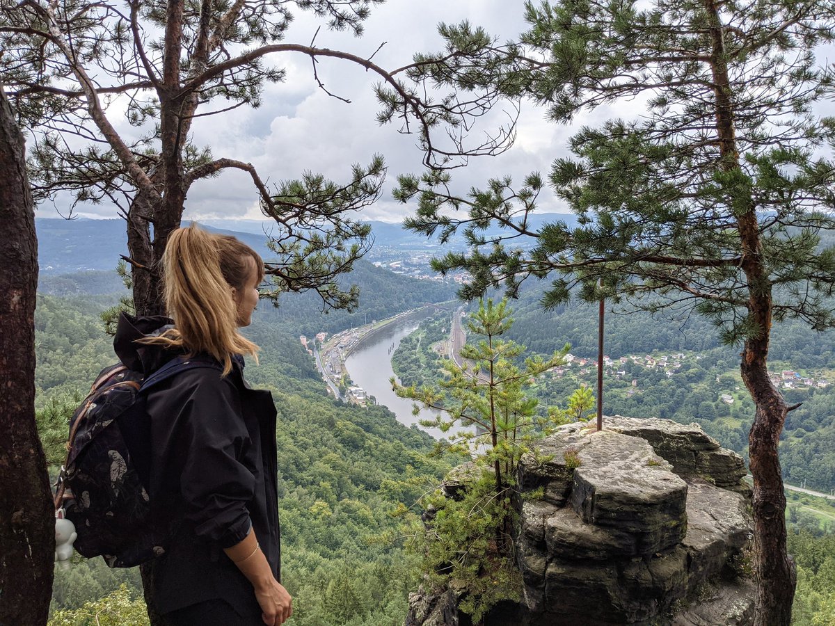 TravelTwoEat's tweet photo. Im neuesten Blogpost auf  https://t.co/rbQMHCSbD1 gibt's jede Menge Tipps und Infos zu unserem Kurztrip in die
#BöhmischeSchweiz. Wir sind u.a. zum #Prebischtor gewandert und haben #Decin erkundet. Dort habe ich sogar veganes Essen gefunden 😊. #elbsandsteingebirge #vegan https://t.co/EiFCrK5eF4
