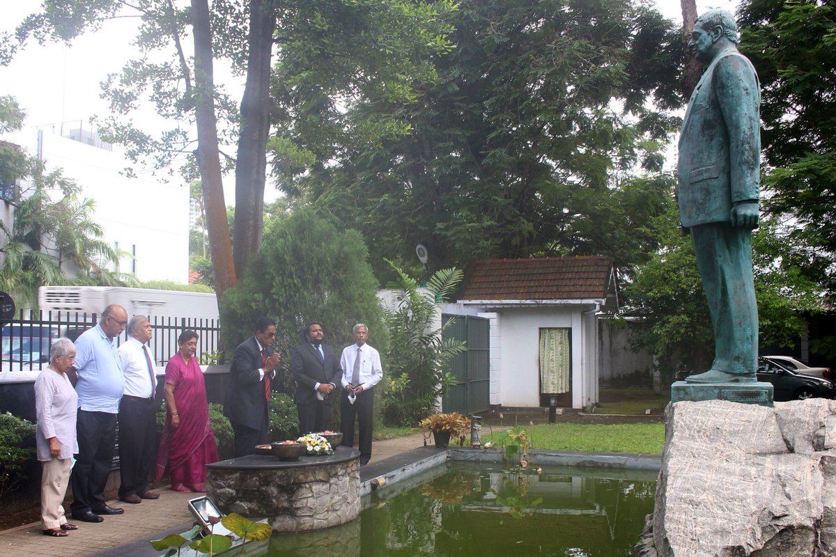 MFA_SriLanka's tweet photo. The new Executive Director assumes duties at the Lakshman Kadirgamar Institute for International Relations and Strategic Studies
Full Media Release at: https://t.co/qKvoG8tIuU
#LKIIRSS #DiplomacyLk #lka #SriLanka https://t.co/4ALb9lo6Dt