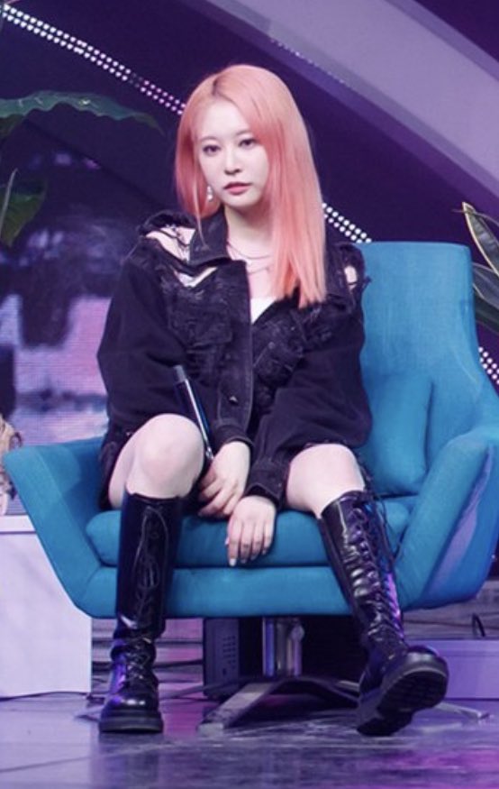 “We Are” combination mission behind team photo

#체리블렛 #CherryBullet #BORA #보라 #BORA_GP999 #RainbowFairyBora #GirlsPlanet999