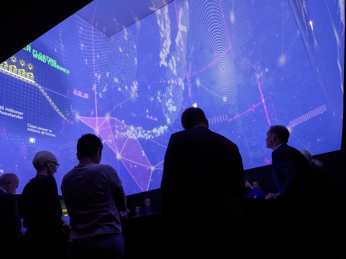 Centre Screen tweet media