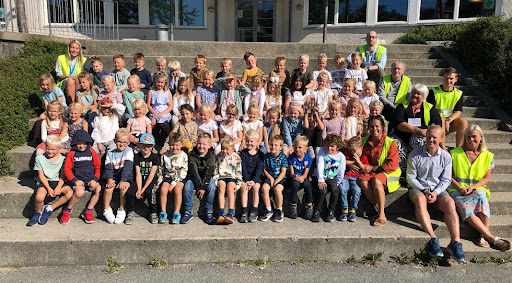 EatTwt's tweet photo. @sarahbeth345 @yesisworld School children in Norway…

Notice the difference! Most of EU is the same! 

👇🏻👇🏻👇🏻👇🏻👇🏻👇🏻👇🏻👇🏻👇🏻👇🏻 https://t.co/VcXGDEwYGY