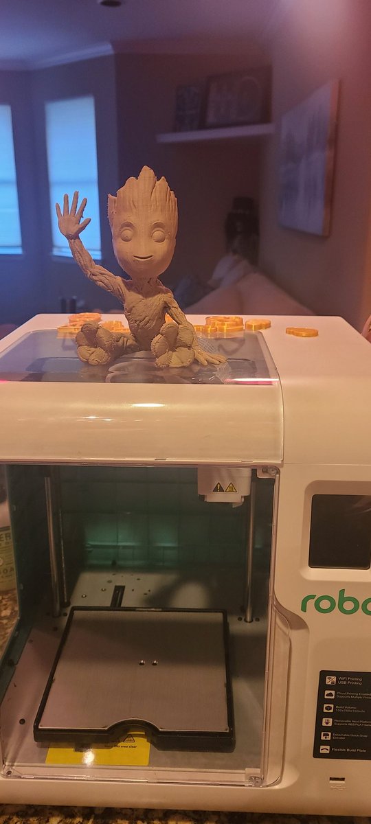 3d printed Baby Groot waving Hi!

#robo3d #3Dprinting  #mystemkits