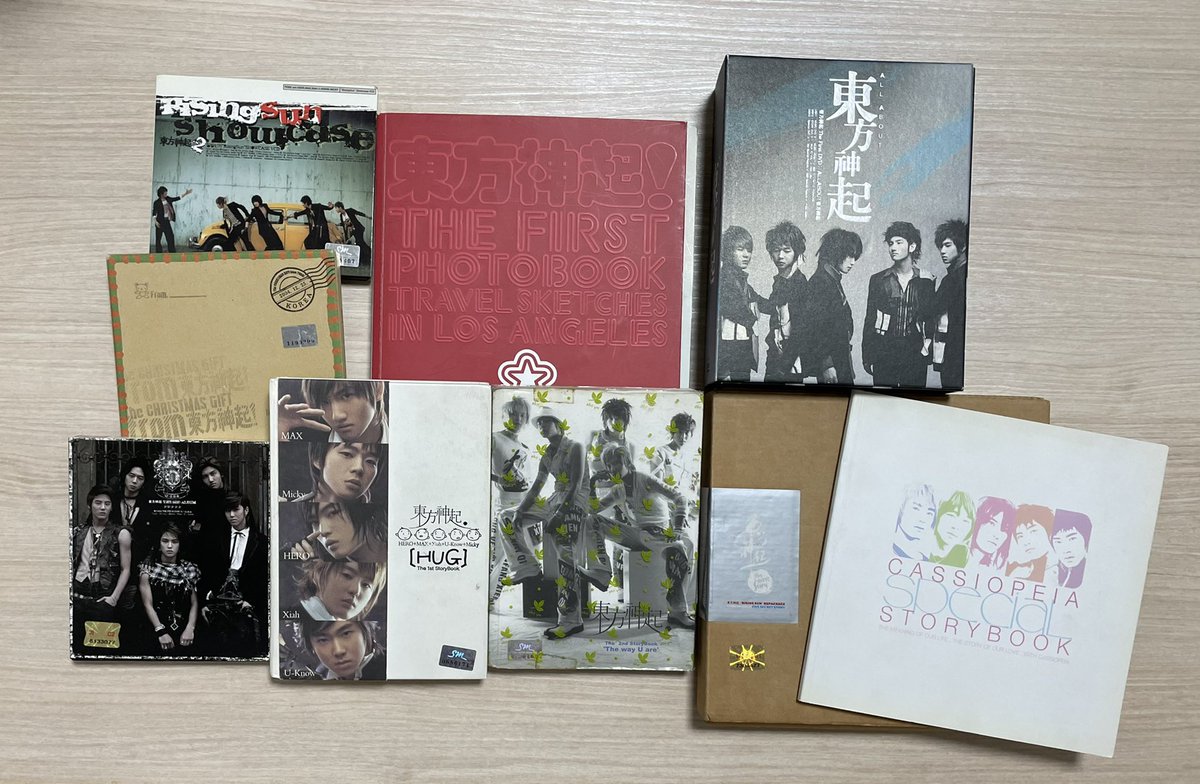 4_mygod's tweet photo. 동방신기 
포토북 4개 (vcd 또는 dvd포함 포토북 있음)
DVD 및 앨범 CD 3장 양도합니다.

#동방신기 #TVXQ 
#앨범 #포토북 #DVD #양도 #KPOP https://t.co/tH3xALUDKV