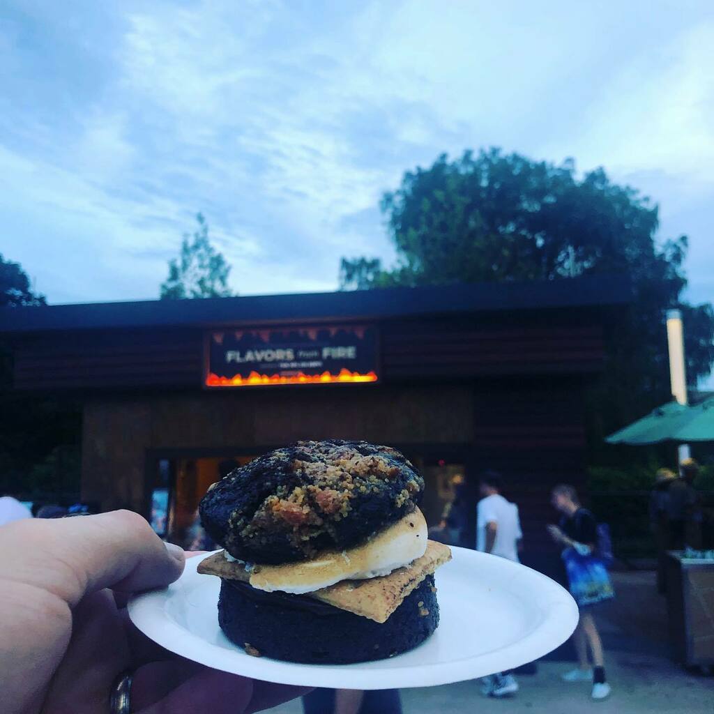 disourdream's tweet photo. The S’mores Whoopi Pie-lon from the Flavors From Fire food booth in Epcot. Not too shabby.
#smores #epcot #epcotfoodandwinefestival #disney #epcoteats #disneyworld #waltdisneyworld #disneyig #disneyinsta #disneyinstagram #instadisney #disneyvlog #disneyv… https://t.co/IHy0KS4yaT https://t.co/XSEKiDjt2q