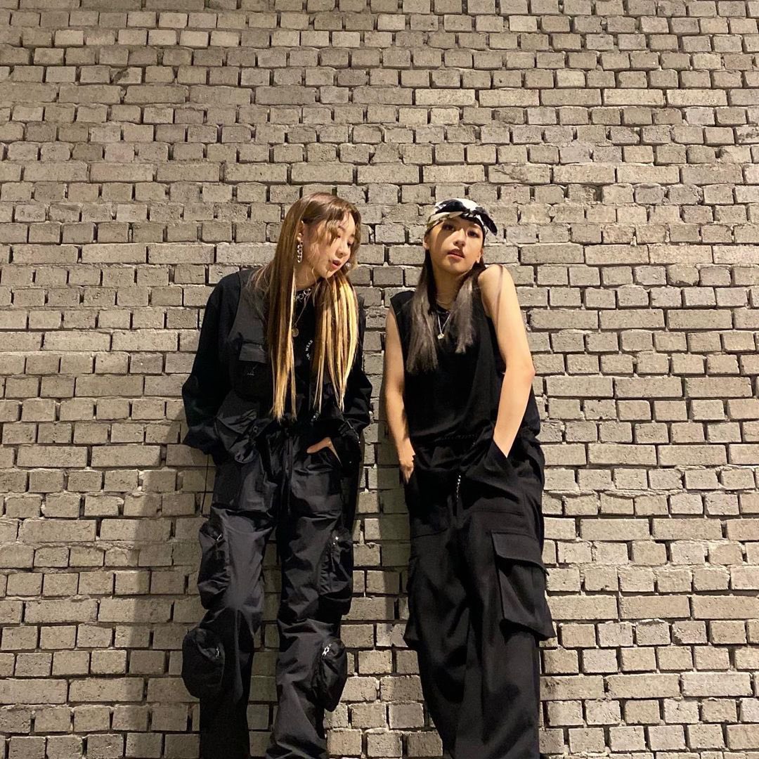 chaenpics's tweet photo. bell_ujin instagram update with chaeyeon 🖤
#이채연 #LEECHAEYEON https://t.co/ruAwTlvXFn