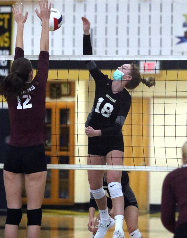 SRGVB17's tweet photo. SRGVB: A "wild" night in the 11/12 gym as the Rams upend #15 ranked Hunterdon Central in 3 bizarre sets 27-25,23-25 and 25-12! The seniors lead the way...Hughes with 4 blocks/4 aces, Krause -10 kills/3 aces, Skimmons-3 kills/block, Otto-15 digs!! #BOLD https://t.co/drbJQEF8zJ