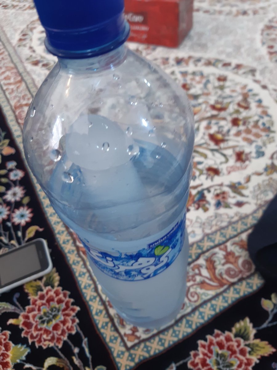 shoorfi's tweet photo. وقتی با بابات میخوای آب بخوری:*(( https://t.co/yYnrsVwxw2