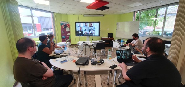 Nos stagiaires Conseillers Numérique France Service #CNFS tous studieux...en présence à l' <a href="/Adea_Tpcmn/">ADEA Formation Conseiller Médiateur Numérique</a>  dans l' <a href="/Departement_AIN/">Département de l'Ain</a> et à distance pour suivre le webinaire <a href="/ANCTerritoires/">Agence nationale de la cohésion des territoires</a> <a href="/BanqueDesTerr/">Banque des Territoires</a> ! #mednum