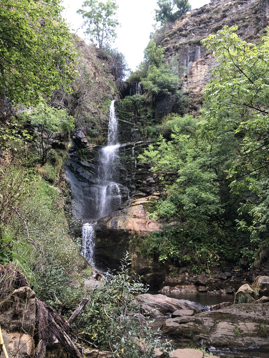 luistudanca's tweet photo. Hoy he tenido la suerte de conocer la ruta al pico Cornón y la cascada de Lumajo. ¿No os entran ganas de ir a Laciana? https://t.co/0m4iKOlMG2