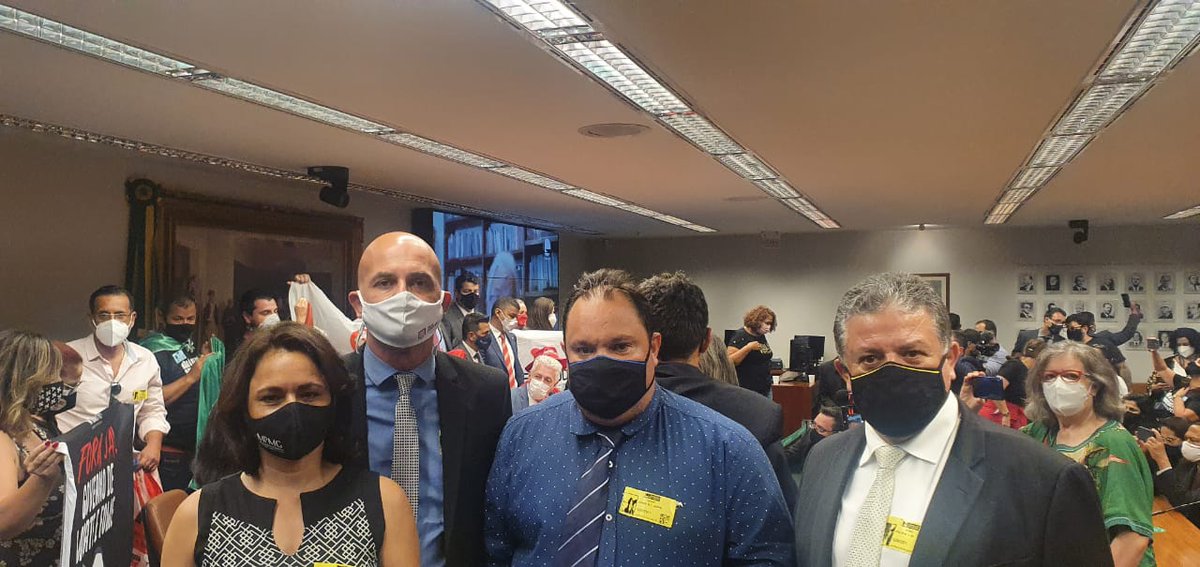 sindsempmg's tweet photo. O SINDSEMPMG segue engajado nas mobilizações em Brasília. Nossos dirigentes, junto com outras lideranças de entidades sindicais, visitaram gabinetes, marcaram pressão na Comissão Especial e ocuparam o Plenário da Câmara.

#OcupaBrasília
#NãoàReformaAdministrativa https://t.co/NKkKvWBP19
