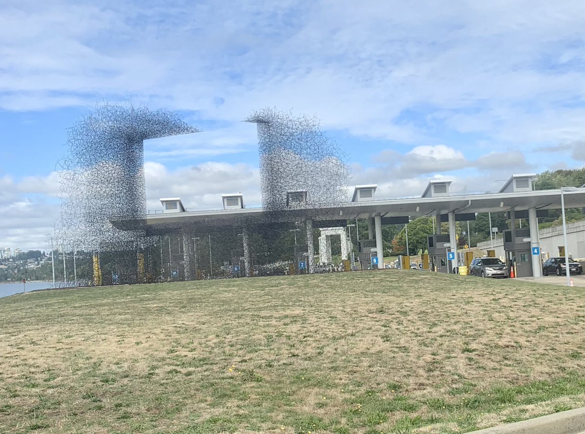 Why is the 🇺🇸 land border closed to Canadians? Meanwhile, I crossed the border this week for business travel yet received no questions on my health, vaccination record or my $175 negative Covid test. Everything makes sense until it doesn’t. @simisara980