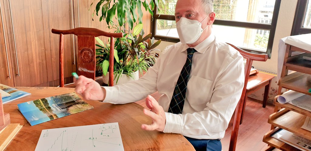SavinaAmmassari's tweet photo. Avec le Ministre des Eaux et Forêts du #Gabon Prof. Lee White @LeeWhiteCBE nous avons discuté la vision du pays pour la #conservation de l'environnement, le rôle mondial du #CongoBassin et le projet d'un nouveau #carbonfree #OneUN house. Passionnant! @OnuGabon @UN @UNPiper https://t.co/cB9zKUGmWH