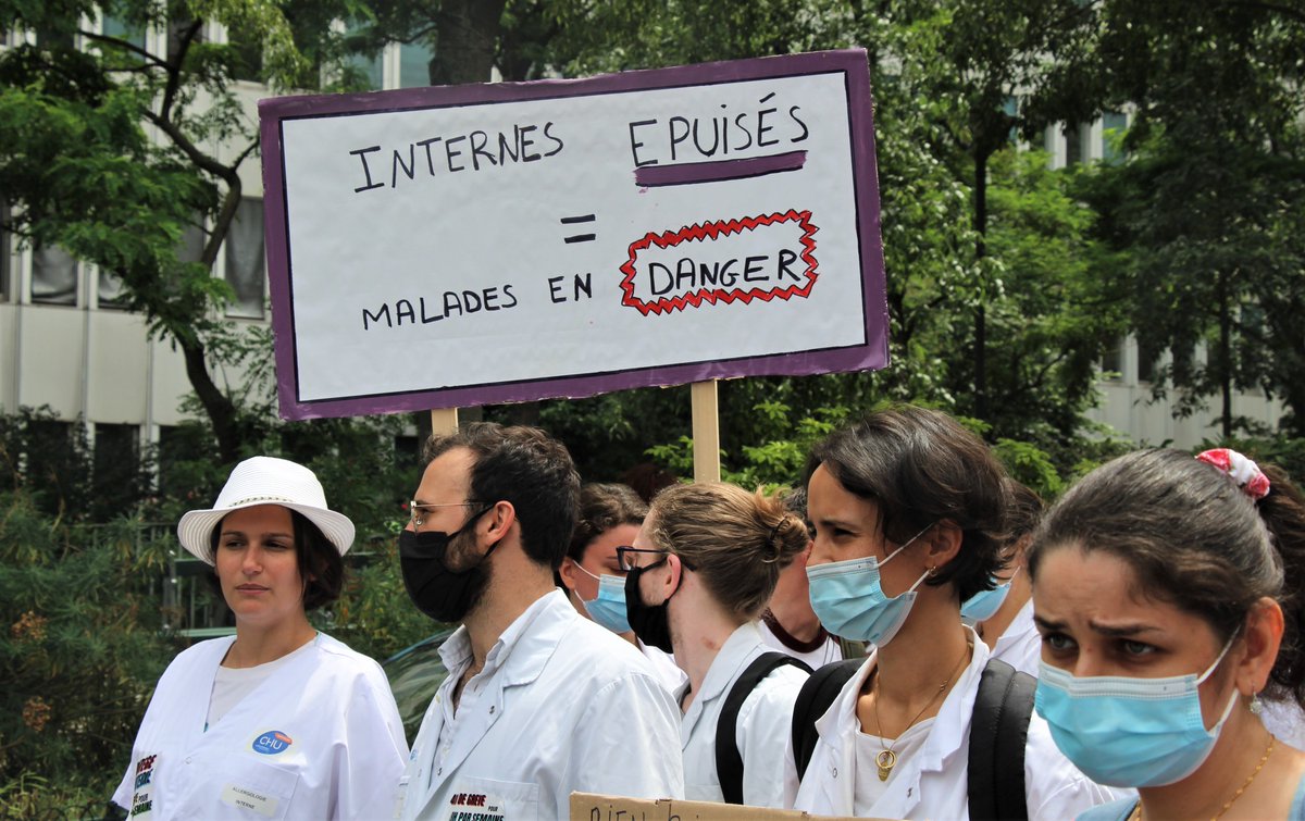 leys_claire's tweet image. Au moins sept internes en médecine se sont suicidés depuis le début de l'année. Ce chiffre est terrible, les récits des jeunes médecins en souffrance le sont encore plus. Je suis allée à leur rencontre pour @RFI. 
Long format à écouter ici : rfi.my/7kTM.T