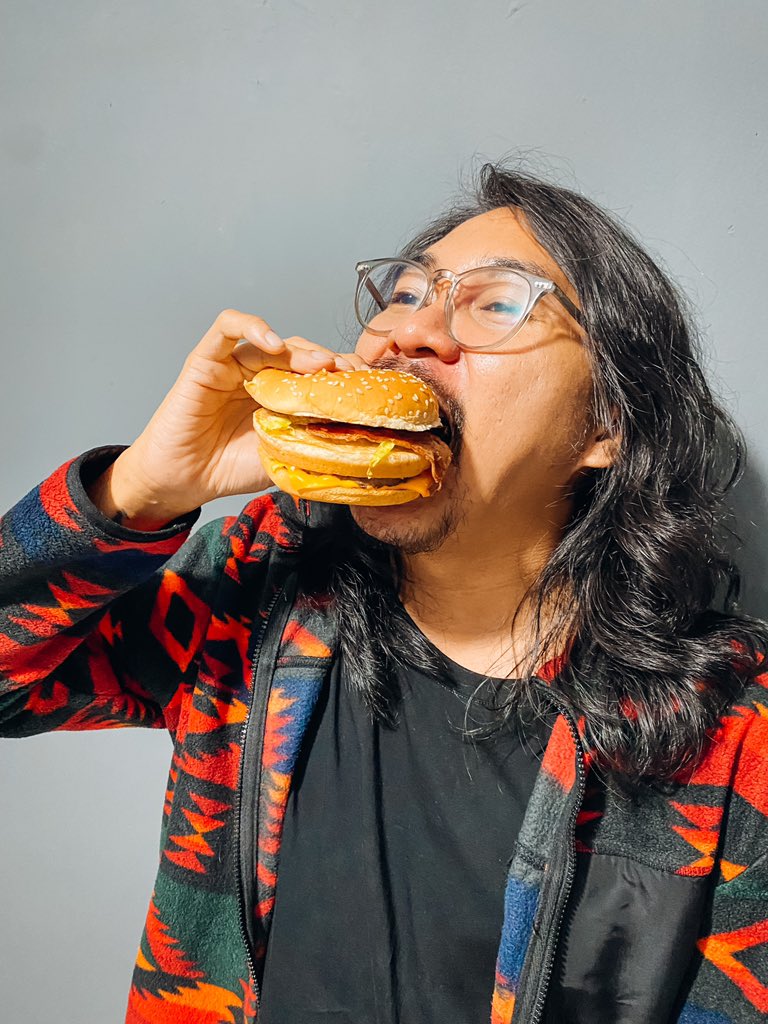 andihiyat's tweet photo. Ngidam banget Big Mac dari kemaren, tapi pas pesen kok yang dateng kayak ada yang beda

Ini gua yang ngga tau apa emang masih #BigMacAtauBukan ya yang kayak gini? https://t.co/XWTN1UEP6t