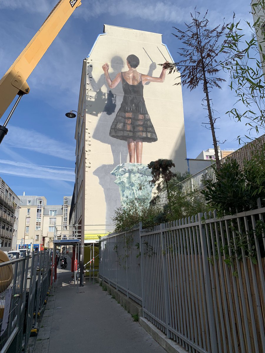 FVauglin's tweet photo. Le budget participatif de #Paris11 avait prévu la création de fresque à #belleville. Vous aviez voté et choisi cette œuvre de #Huyro, qui nous a quittés depuis 😢
Merci à @escif_ et #AlexVoid pour leur solidarité en créant son œuvre rue Desargues ! 🤝 #StreetArt https://t.co/3pCgwKpa4v