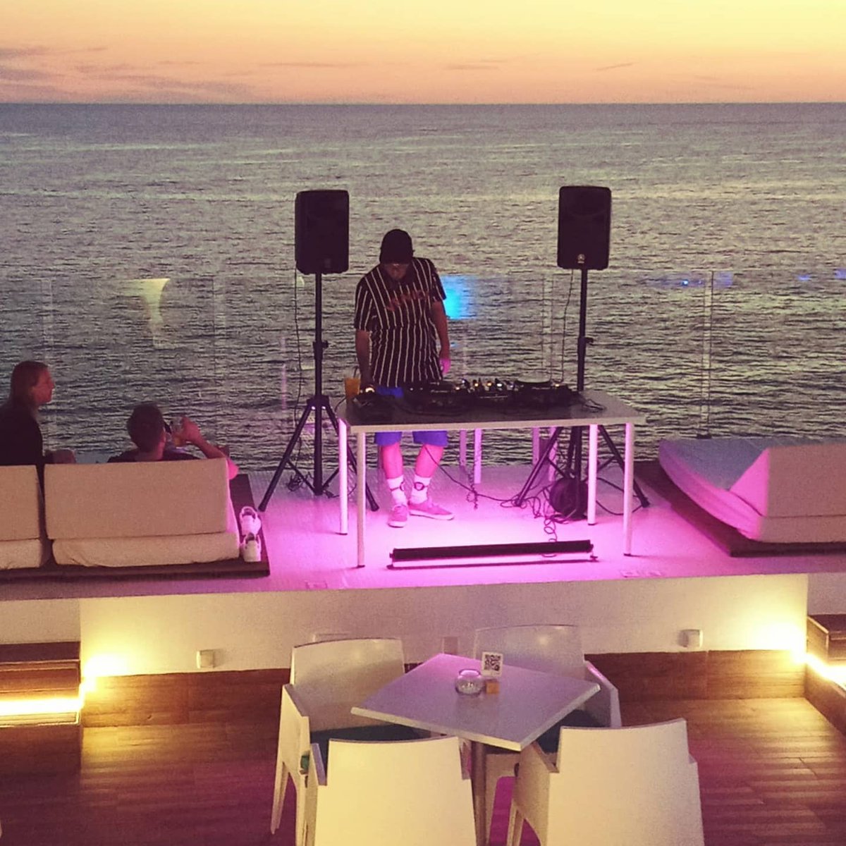 __Bonetti's tweet photo. ๐๏ธ๐
Every Sunday of this month I'm playing from 8pm to 11pm in the Sky Bar of #sentidohotels. (#sentidopuntadelmar)
๐You can come freely to visit to me although you're not staying at this pretty hotel. https://t.co/MHkCageN2S