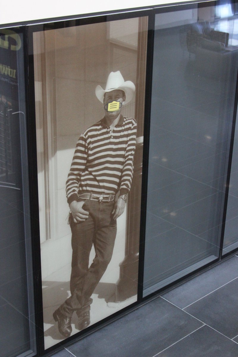 UIowaCPH's tweet photo. Even the on-campus artwork @uiowa knows that masks are an easy and effective way to slow the spread of COVID19. Let's #MaskUpIA and keep Hawkeyes healthy. 😷🖤💛 https://t.co/dE9PuL4nGE
