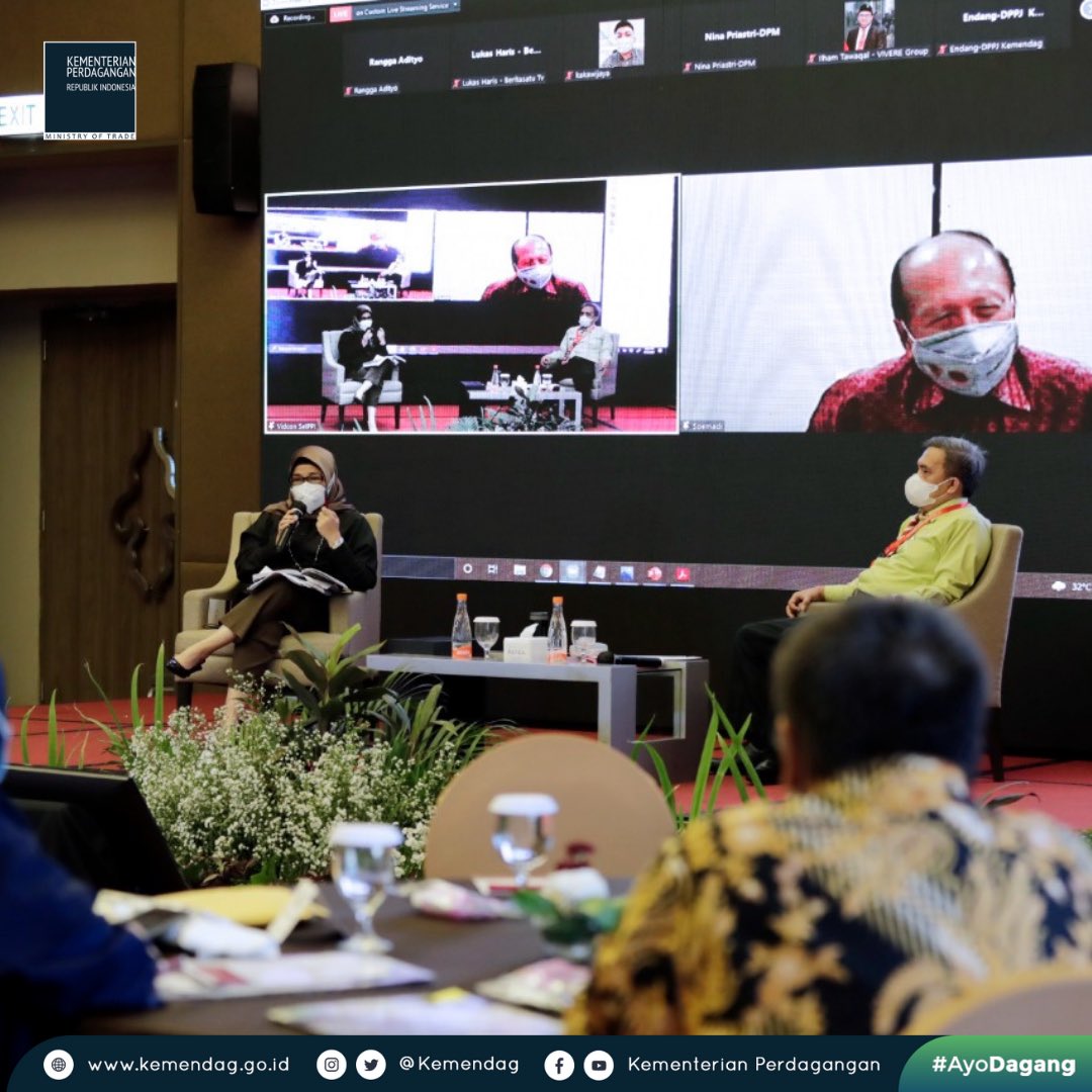 Kemendag's tweet photo. Wamendag Jerry Sambuaga membuka Sosialisasi Hasil Perundingan Indonesia–European Free Trade Association Comprehensive Economic Partnership Agreement (#IECEPA) yang digelar secara hibrida di Cirebon, Jawa Barat, Kamis (16 Sep).

#NegosiasiDagang
#AyoDagang https://t.co/yI6aPYgEAE