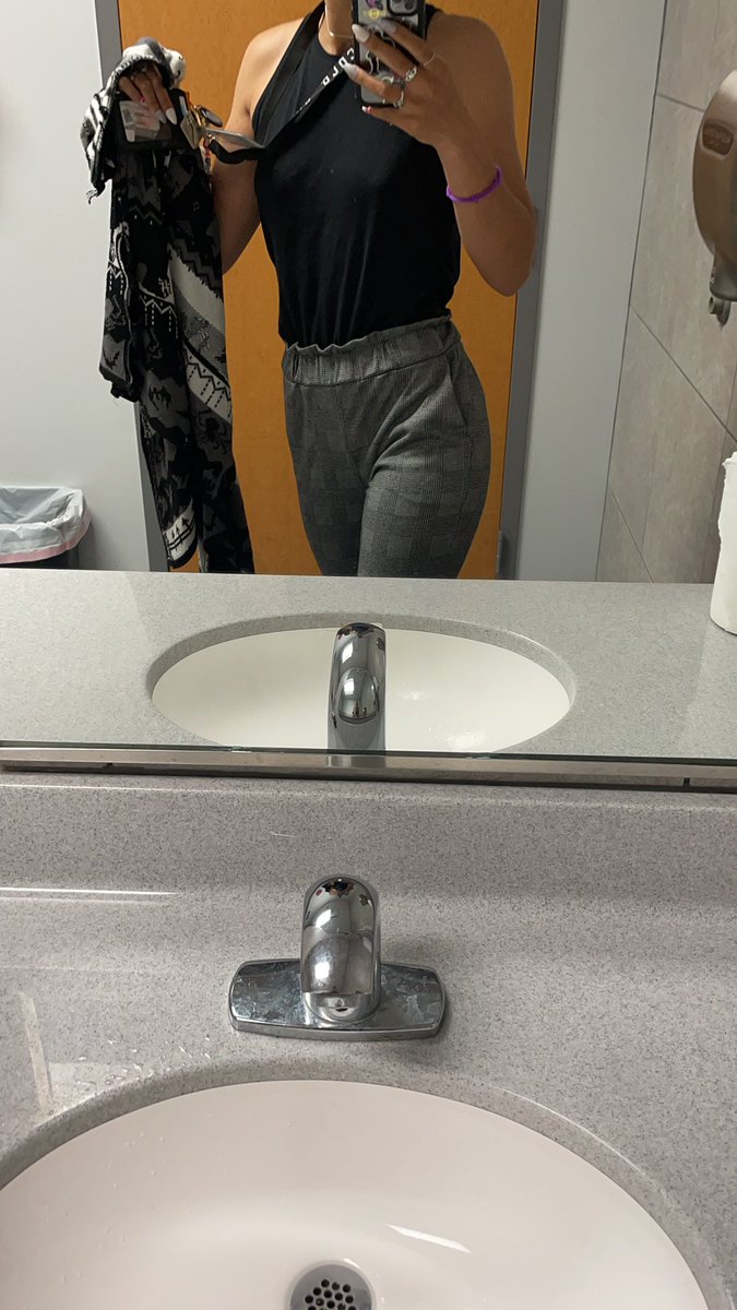 OGsufferer's tweet image. Damn I be fat as hell