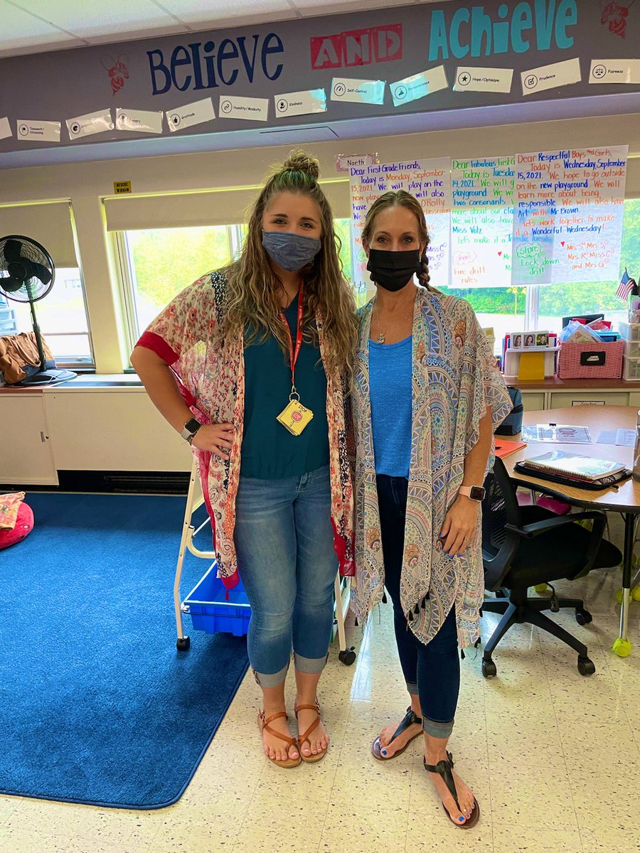 CChristensen58's tweet photo. Unintentional twinning is my favorite 💗 #dynamicduo https://t.co/UlAfnbFxh0
