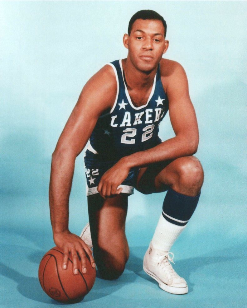 Happy birthday Elgin Baylor     rest in peace Baylor... 