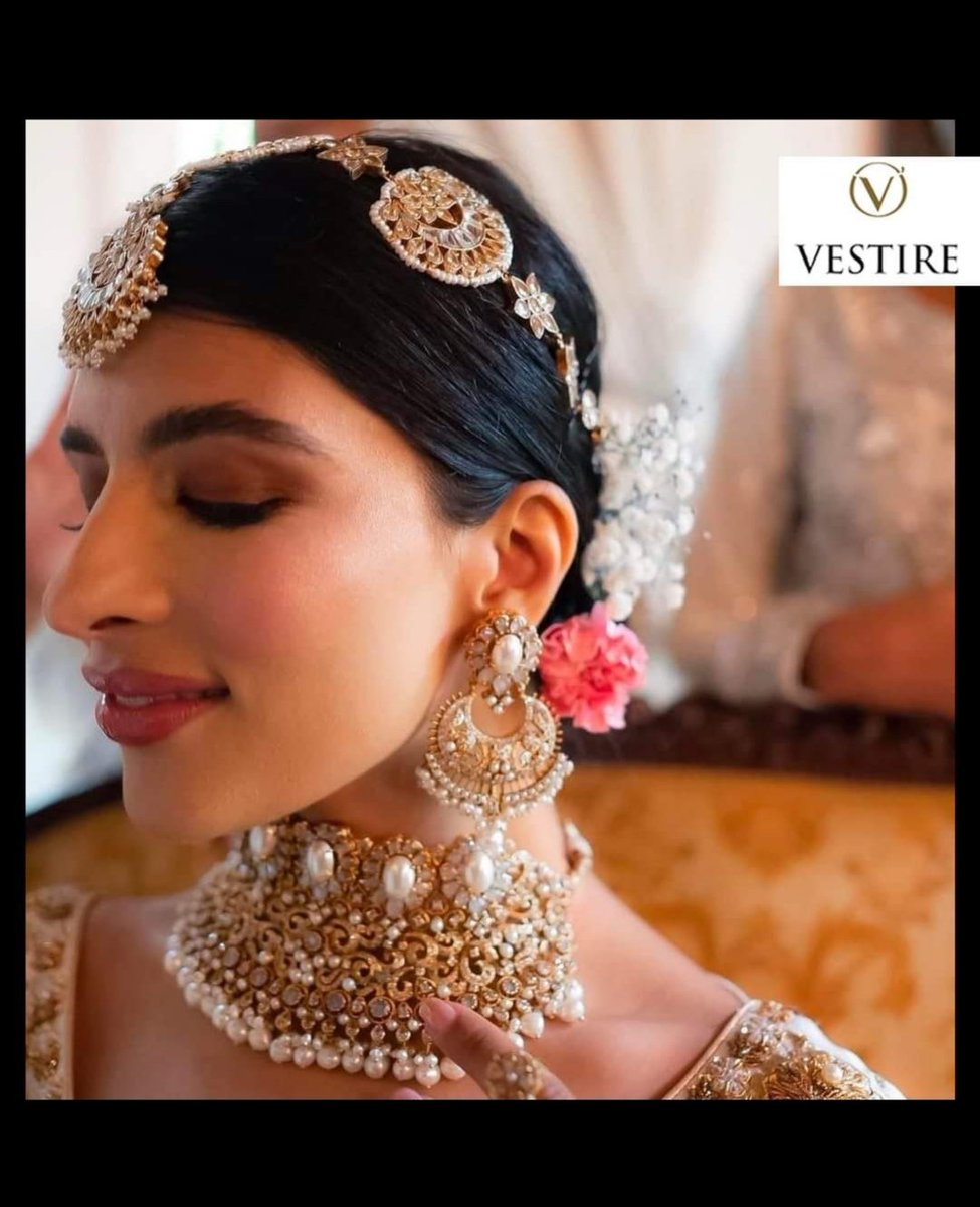 Classic Hamna Amir signature collection, crafted with the perfect cuts and adorned with exquisite workmanship available at Vestire
.
. 
..
#bahrain #bahrainlifestyle #bahrainevents #bahrainfashion #fashion #DesignerCollection #DesignerStudio #Boutique #ElegantCollection