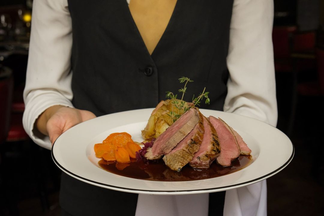 We think this dish is a quacker for your next Anchor Line visit 😉

BREAST OF BARBARY DUCK. Roasted breast of duck, sarladaise potatoes, braised red cabbage, roasted carrots &amp; truffle Madeira jus.

Book a table for food using the link in the bio. Drinks are walk in only.