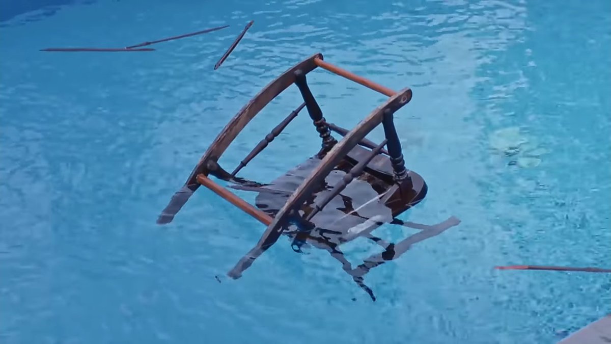 Riyaaaa_18's tweet image. A scene where Ozan goes back to the dream house alone, walks through the wreckage he left-the broken chair still floating in the pool, Esra's key on the table &amp;amp; realizes the implications of Esra's reveal while imagining what she must've felt standing here when? #AşkMantıkİntikam