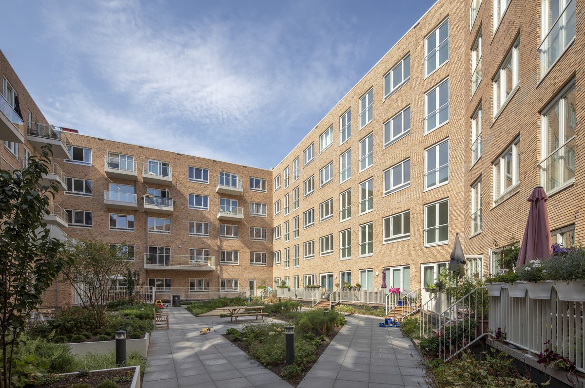 Wat kan #senioren verleiden om te verhuizen? Dat onderzocht economisch geograaf Petra
de Jong. Lees meer op onze website: bit.ly/3ls7uf3