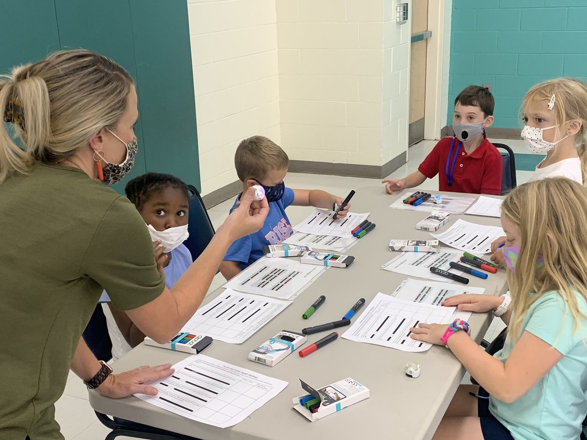 Peggyhewitt20's tweet photo. These First graders loved using Spheros and Ozobots to learn about force and motion! #nhcschat @fischettis_1st @Levansteach15 @EatonElemSchool @CrissieRAllen @romiwheeler https://t.co/G3afDDMPef