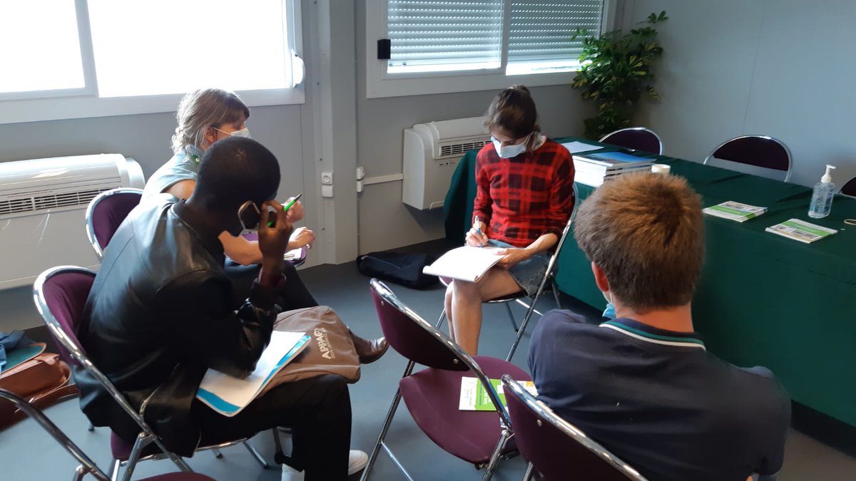 #SPACE2021 
📌 En ce moment c'est aussi brainstorming sur le sujet du renouvellement des générations :
↪ Nouvelle formule de nos conférences ➡ des petits groupes d'échange pour trouver des solutions pour renforcer l'#attractivité des métiers de l'#élevage 👩‍🌾🧑‍🌾