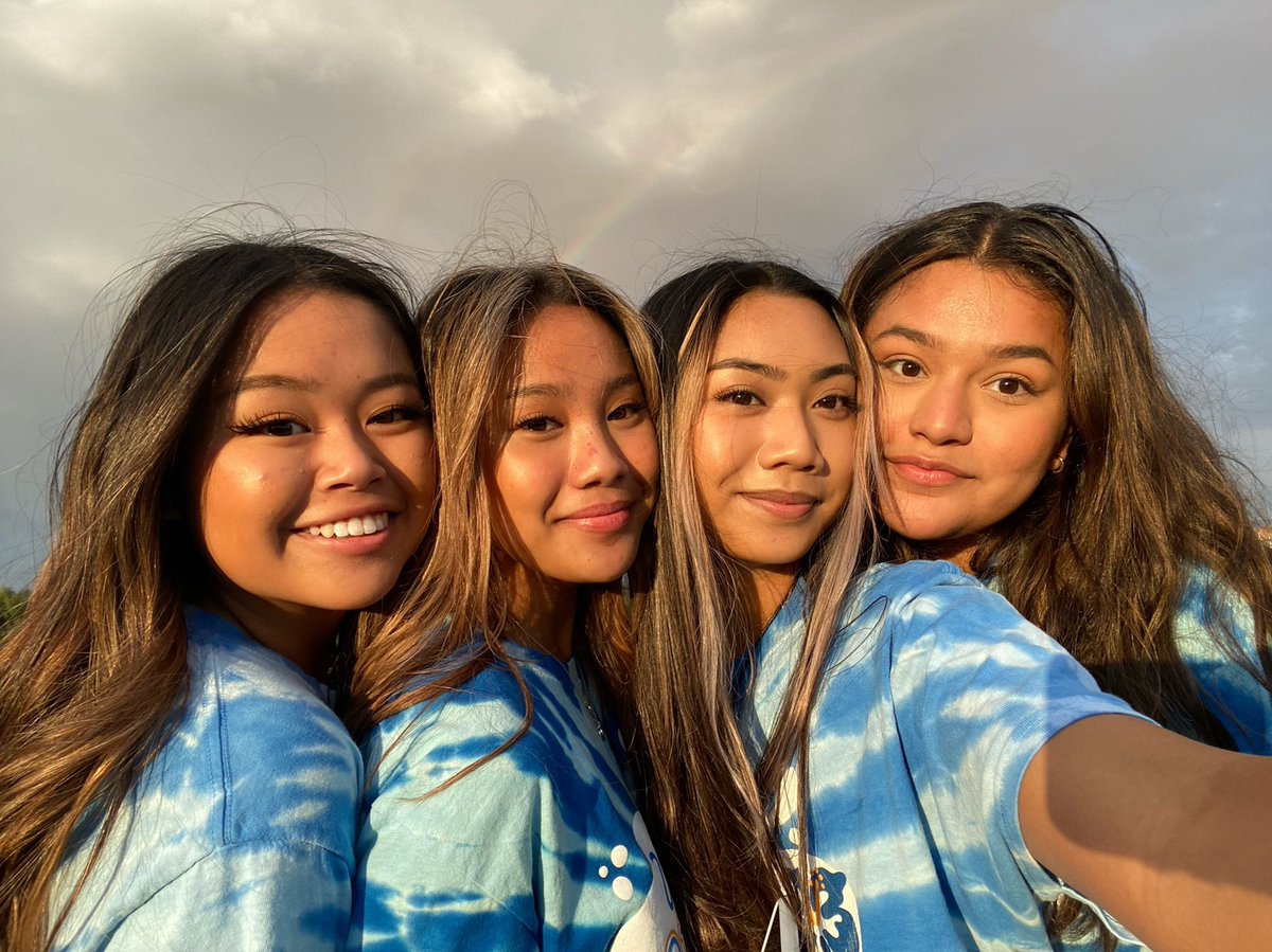 denisepasco_'s tweet photo. senior sunrise! 🌅🤍 #mhhsclass2022 https://t.co/p3SGLaDg0g