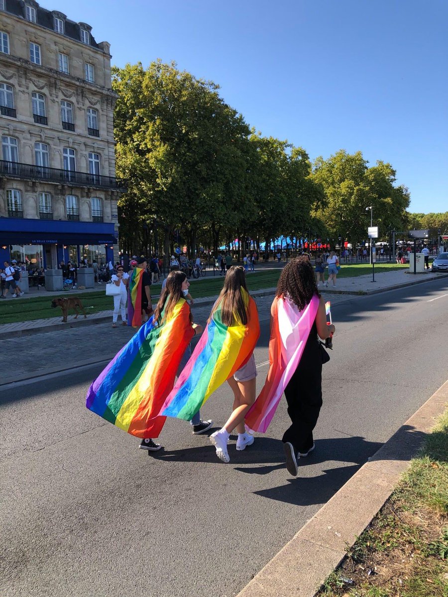 LeRefuge33's tweet photo. Une journée géniale à la Marche des fiertés 2021 - Bordeaux 🏳️��🌈
C'était un plaisir de vous retrouver. 
🙏Merci au Le Refuge Département-relais Deux-Sèvres de nous avoir accompagnés.
🙏Merci au @LeGirofard de Bordeaux pour l'organisation de cette belle journée.
Fondation @lerefuge https://t.co/L1OJVh3ahZ