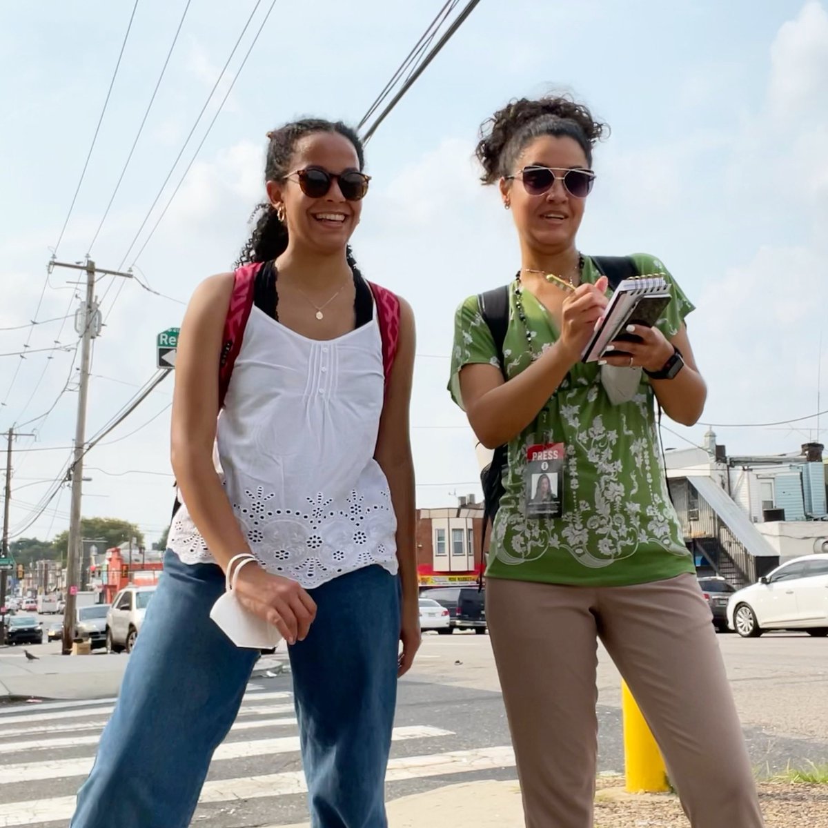 JeseniaDeMoyaC's tweet photo. Hace poco me dijeron que @mapamijares parecía hija mía. ¡Cuánto quisiera! La muchacha es brillante.
Vino @PhillyInquirer para realizar una co-op de seis meses. Le interesaba trabajar en #ElInquirer, cubriendo comunidades en español e inglés. Ayer terminó su tiempo. She excelled! https://t.co/4mpddUcwZI