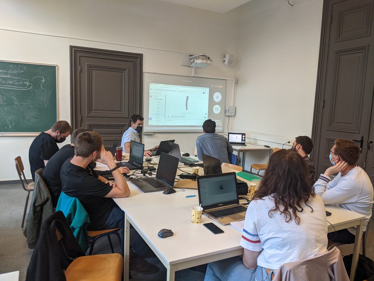 Enjoying having <a href="/AlanRynne/">Alan Rynne</a> to introduce our students to <a href="/SpeckleSystems/">Speckle</a> at <a href="/UniversiteLiege/">Université de Liège</a> ! Cracking on with our brand new speckle server #datadriven #collaboration ✨
