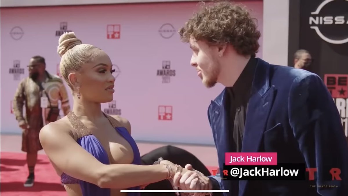 kyliinn's tweet photo. new favorite brand of red carpet moments yep https://t.co/XXVIkiJixp