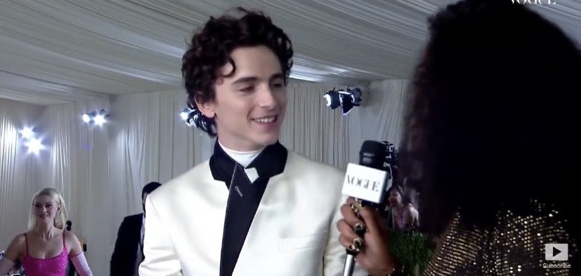 kyliinn's tweet photo. new favorite brand of red carpet moments yep https://t.co/XXVIkiJixp