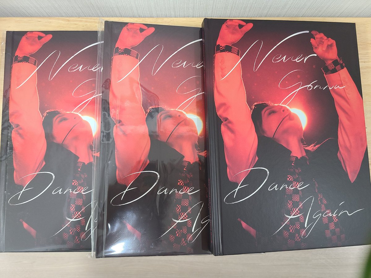 bbangzi0804's tweet photo. 태민이 N.G.D.A 포토북 한귄 나눔합니다 
세귄샀는데 미개봉으로 한권 나눔할게요
품절이라 못사신 분들 신청해주세요 
오늘은 태민이 사진이랑 영상도 보고  목소리도 듣고 뜻깊은 날이니까요 추석연휴 마지막날 밤 열시 RT추첨
제 팔로워만 신청해주세요 https://t.co/mBe6ilKXxh