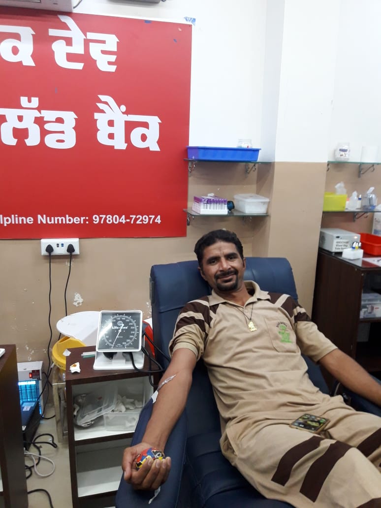 AshokIn98893860's tweet photo. #TrueBloodPump
#BeRealLifeHero
#BloodDonation
36 times blood donate
संत डॉ गुरमीत राम रहीम सिंह जी इंसान की प्रेरणा पे चलते हुए 36वी बार आज खून दान किया https://t.co/TBZaTsimzx
