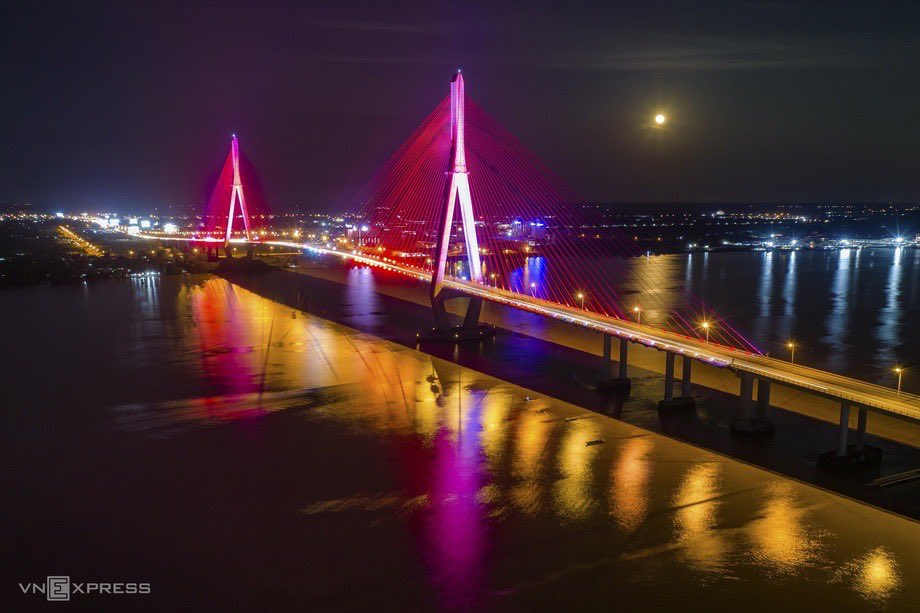 Expat_Local's tweet photo. The beauty of Vietnam’s iconic bridges. #traveling #travelling #travelblogger #traveltheworld #vacation #travelphoto #beautifuldestinations #travellers #travellover #travellist #traveladdict #travelcaptures #travelinspiration #travelcommunity #travelawesome https://t.co/Hxgjaa0PTw