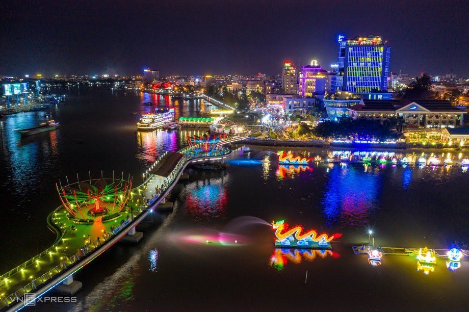 Expat_Local's tweet photo. The beauty of Vietnam’s iconic bridges. #traveling #travelling #travelblogger #traveltheworld #vacation #travelphoto #beautifuldestinations #travellers #travellover #travellist #traveladdict #travelcaptures #travelinspiration #travelcommunity #travelawesome https://t.co/Hxgjaa0PTw