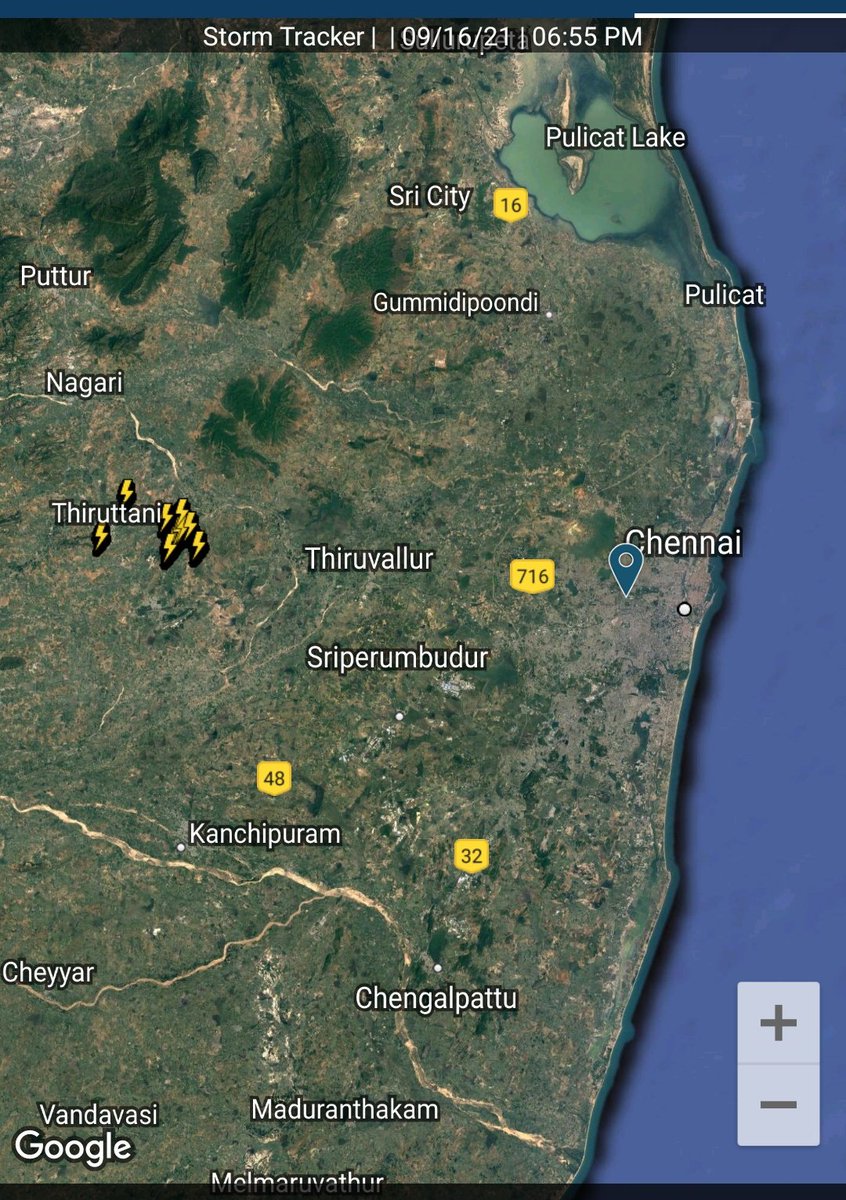 ChennaiRains's tweet photo. Good #Thunderstorms over Delta dts as they move towards the coast. Of interest in the storms to the west of #Chennai. Slight chance they could intensify as they near the coast. Fingers crossed for some #Rains for Chennai & suburbs. #COMK #TamilNaduRains. https://t.co/kkUb2IWLyM