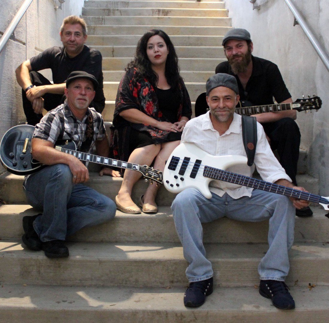 AddisonVillage's tweet image. Tonight at the Village Green &amp;amp; Historical Museum it&apos;s Harvest Fest at 6:00. Music by Karla &amp;amp; The Phat Kats. Millie&apos;s Pancake Shoppe, Barbara&apos;s Polish Deli &amp;amp; American Tap will have menu items for sale. At the museum see an 1858 schoolhouse on display. #addisonadvantage