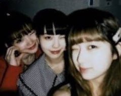 thinkyurina's tweet photo. three pretty best friends <3 https://t.co/4sayyg7uR4