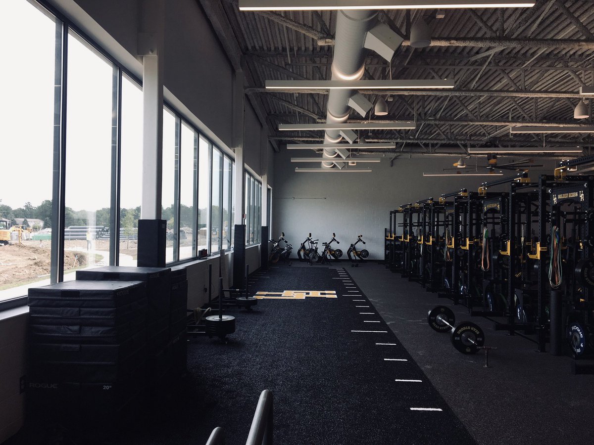 bestweightroom's tweet photo. 🏅Upper Arlington High School - Upper Arlington (OH)🏅

@UABearsStrength | #BestWeightRoom https://t.co/Hgl2qSz7Nd