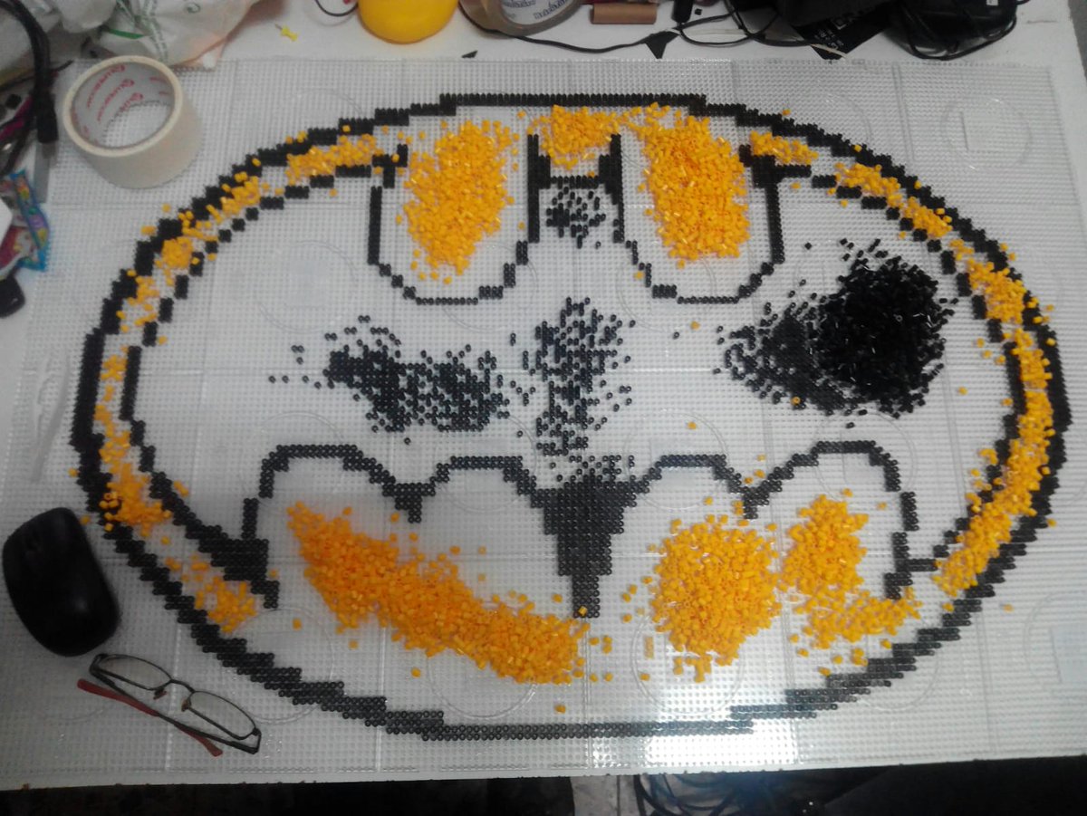 alkapixels's tweet photo. Creo que se me ha ido la mano y es casi una #batseñal .😉
@Alkadia_es #alcaladehenares #alkapixels #hamabeads #batman #universodc https://t.co/1e4lM5ENjK