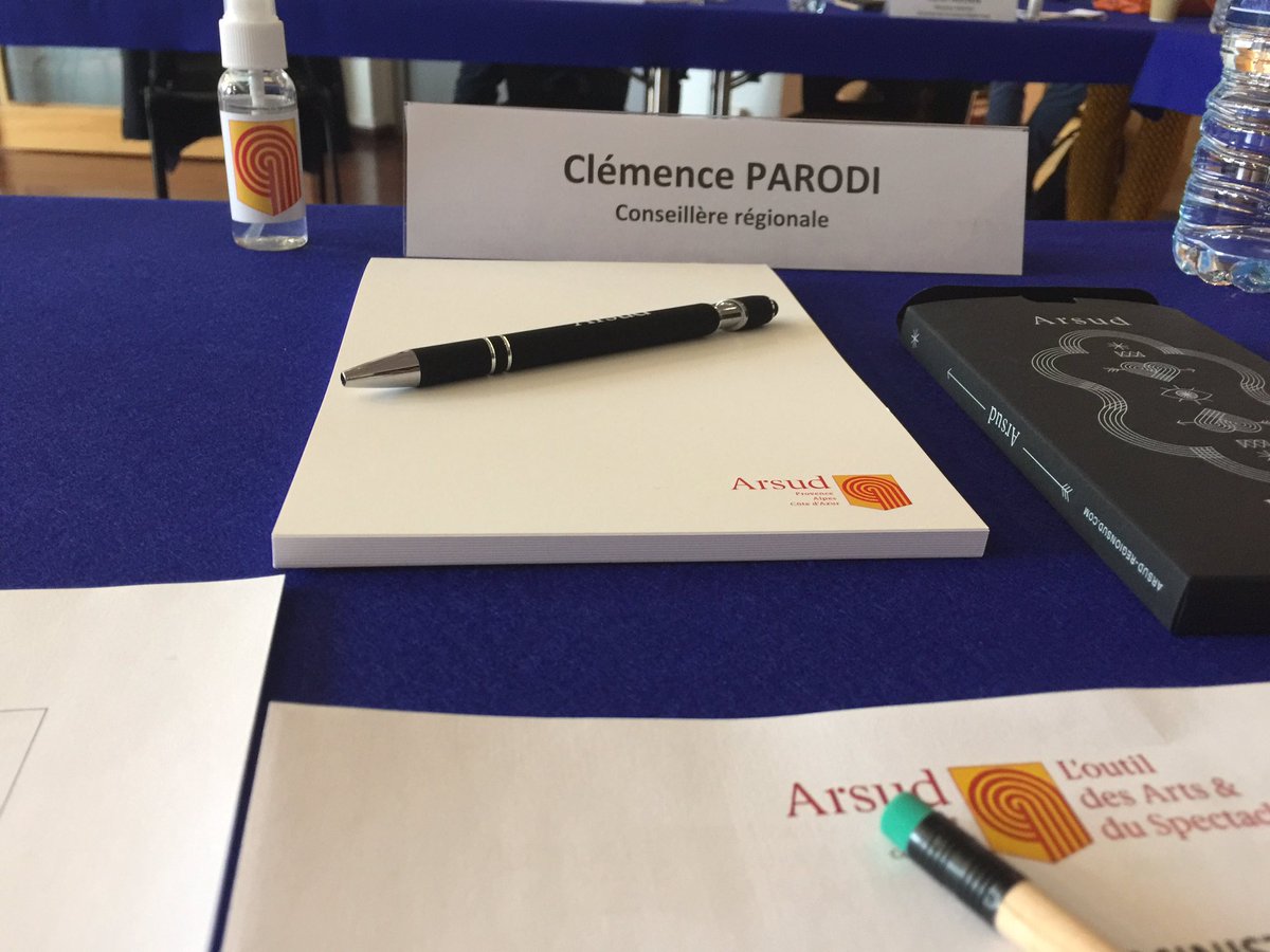 ParodiClemence's tweet photo. 🛑 Présente ce matin au conseil d’administration de #Arsud l’outil des arts et du spectacle.
Fière de défende et de protéger notre culture !
#Mariani
#Paca https://t.co/zzZCmZ8RNp